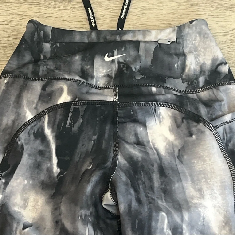 Nike DRI-FIT‎ Epic Luxe Mid-Rise 7/8 Running Legging DM7716-010 Black/Grey Sz XS